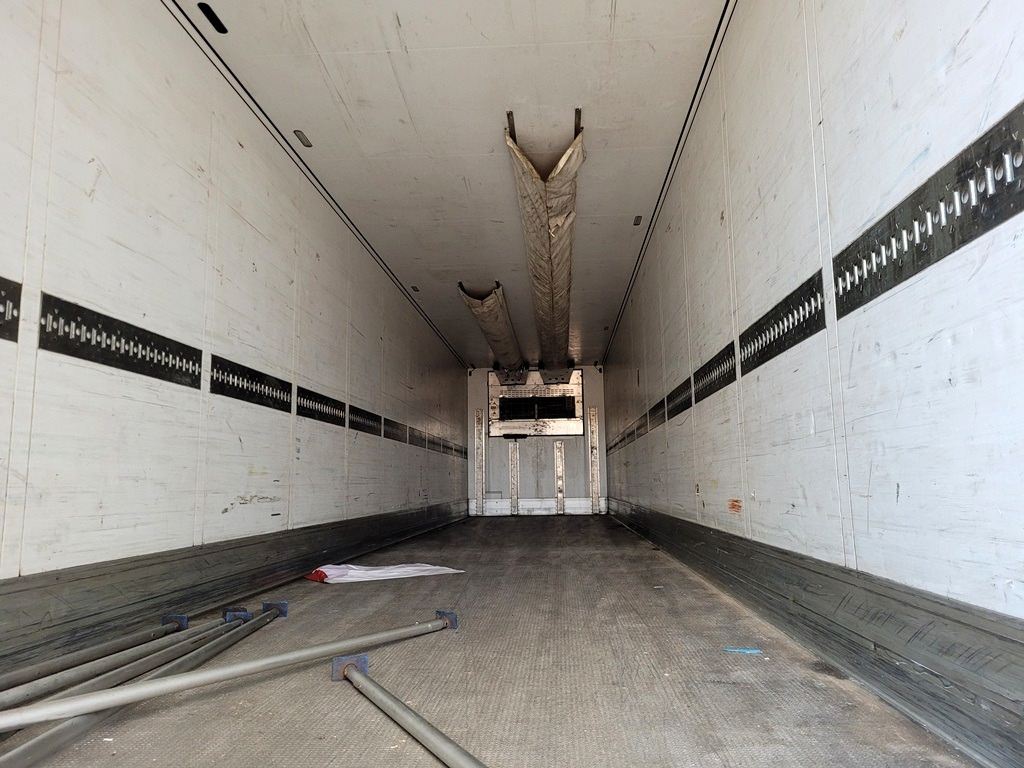 Cabeza tractora Volvo FH460 + refrigerated semi-trailer: foto 19