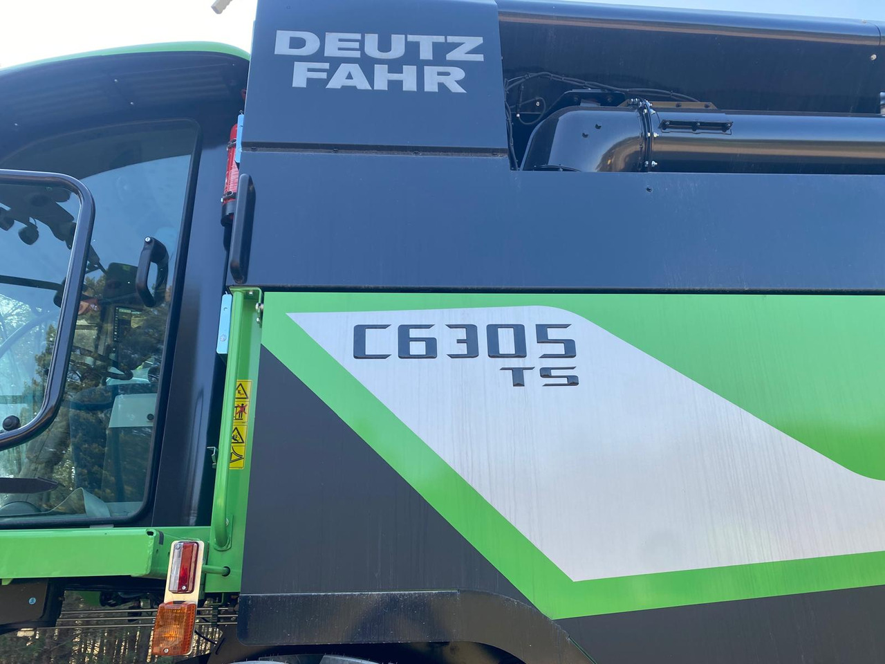 DEUTZ FAHR C6305 TS with DH630R NEW/UNUSED - Cosechadora: foto 4 DEUTZ FAHR C6305 TS with DH630R NEW/UNUSED - Cosechadora: foto 4