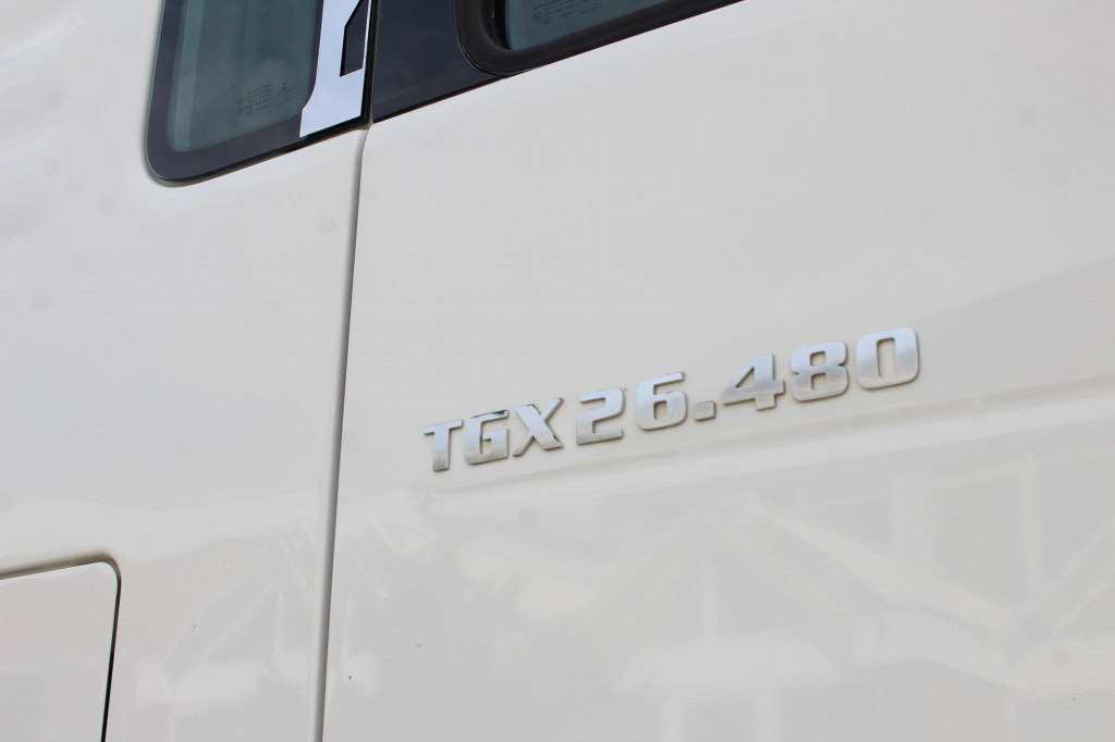 MAN TGX 26.480 Plane Stapleraufnahme Lenkachse Zug! - Camión lona: foto 5 MAN TGX 26.480 Plane Stapleraufnahme Lenkachse Zug! - Camión lona: foto 5