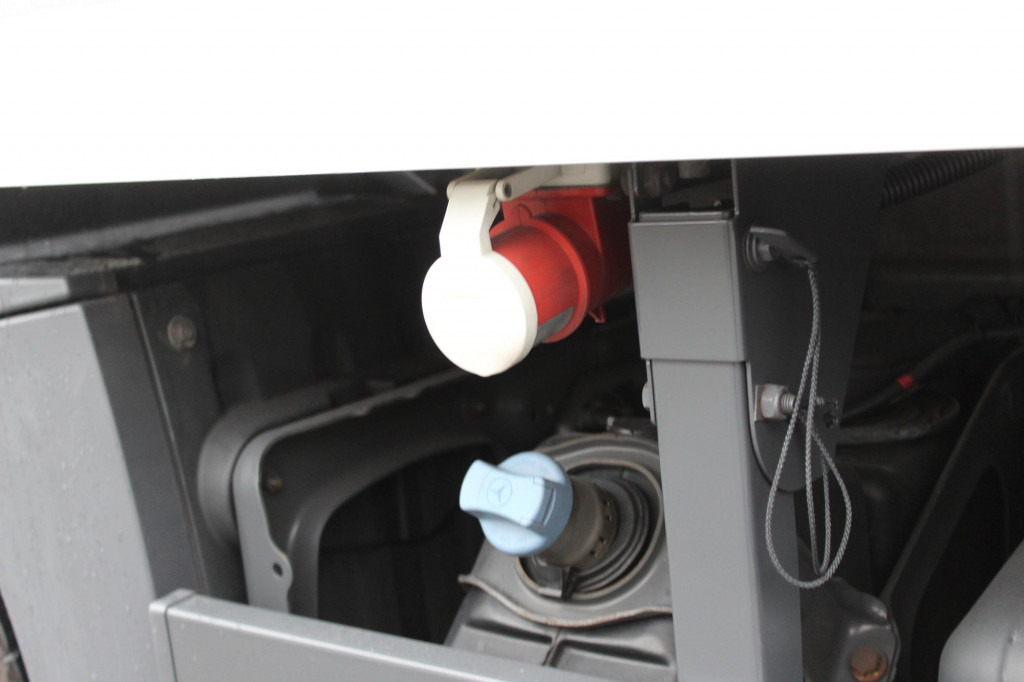 Mercedes-Benz Actros 1830 E6 TK T-1200R Multi Bi-Temp LBW AHK - Camión frigorífico: foto 5 Mercedes-Benz Actros 1830 E6 TK T-1200R Multi Bi-Temp LBW AHK - Camión frigorífico: foto 5