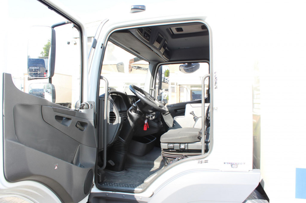 Mercedes-Benz Atego 818 E6 Koffer 6m Klima LDW Schalter LBW - Furgoneta caja cerrada: foto 4 Mercedes-Benz Atego 818 E6 Koffer 6m Klima LDW Schalter LBW - Furgoneta caja cerrada: foto 4