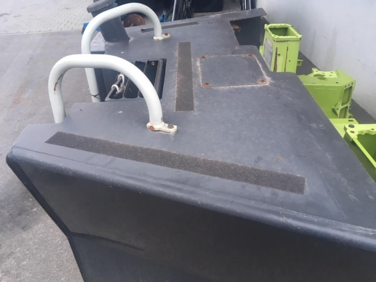 CLAAS Dieseltank für Claas Xerion, 4000 - Piezas de recambio: foto 3 CLAAS Dieseltank für Claas Xerion, 4000 - Piezas de recambio: foto 3