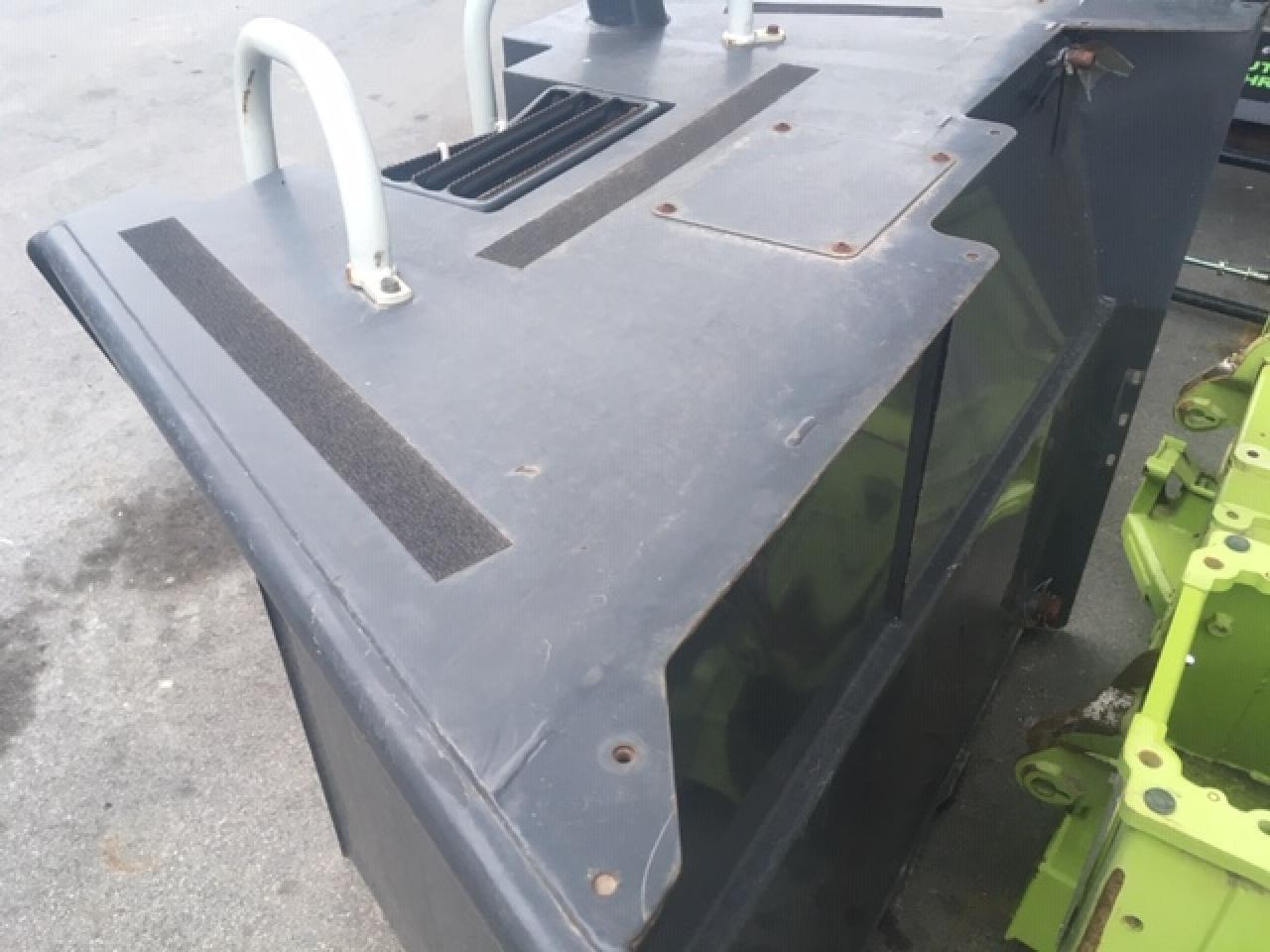 CLAAS Dieseltank für Claas Xerion, 4000 - Piezas de recambio: foto 4 CLAAS Dieseltank für Claas Xerion, 4000 - Piezas de recambio: foto 4