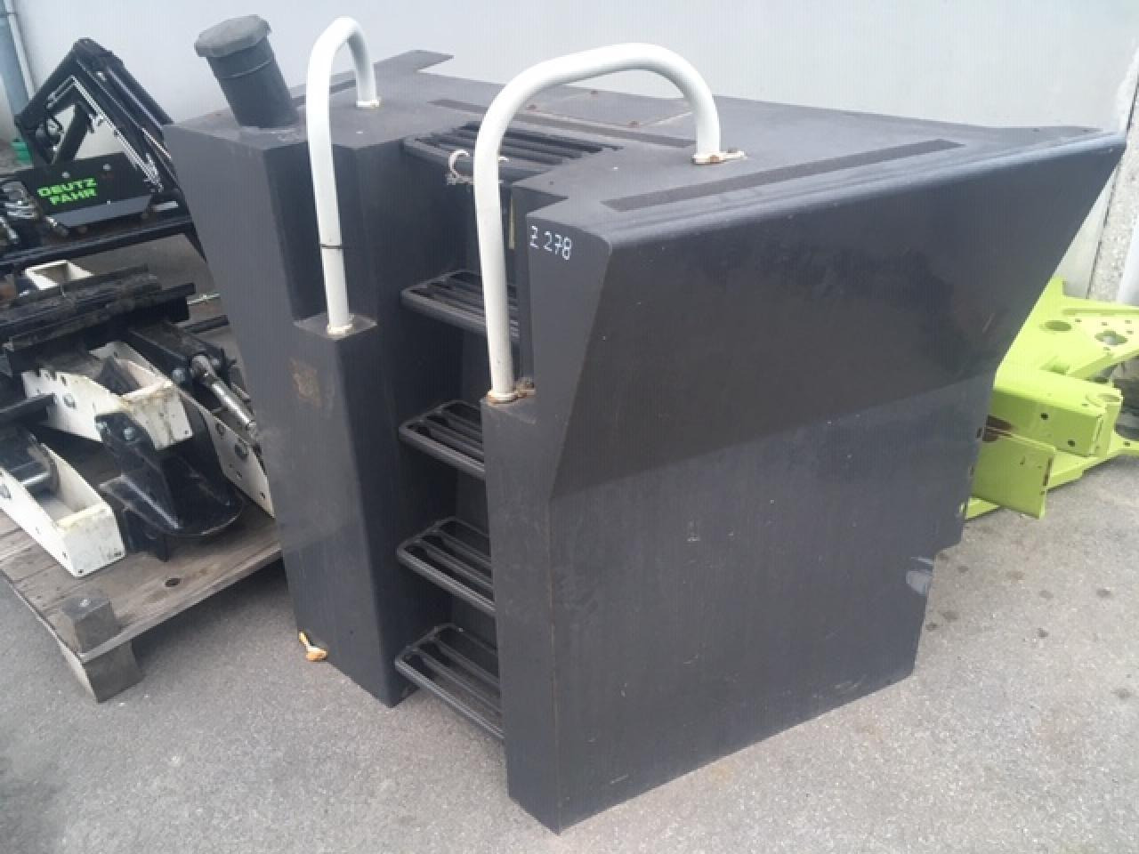 CLAAS Dieseltank für Claas Xerion, 4000 - Piezas de recambio: foto 2 CLAAS Dieseltank für Claas Xerion, 4000 - Piezas de recambio: foto 2