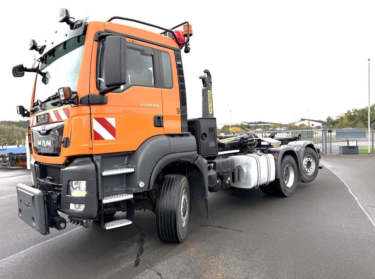 MAN TGS 28.360 6x4-4 Winterdienst Euro 6 Liftachse - Camión multibasculante: foto 1 MAN TGS 28.360 6x4-4 Winterdienst Euro 6 Liftachse - Camión multibasculante: foto 1