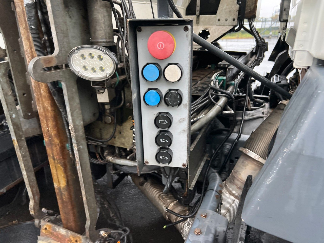 Camión de basura Mercedes-Benz Antos 2533 6x2 Seitenlader Zoeller S LF 22 Mercedes-Benz Antos 2533 6x2 Seitenlader Zoeller S LF 22: foto 9 Camión de basura Mercedes-Benz Antos 2533 6x2 Seitenlader Zoeller S LF 22 Mercedes-Benz Antos 2533 6x2 Seitenlader Zoeller S LF 22: foto 9