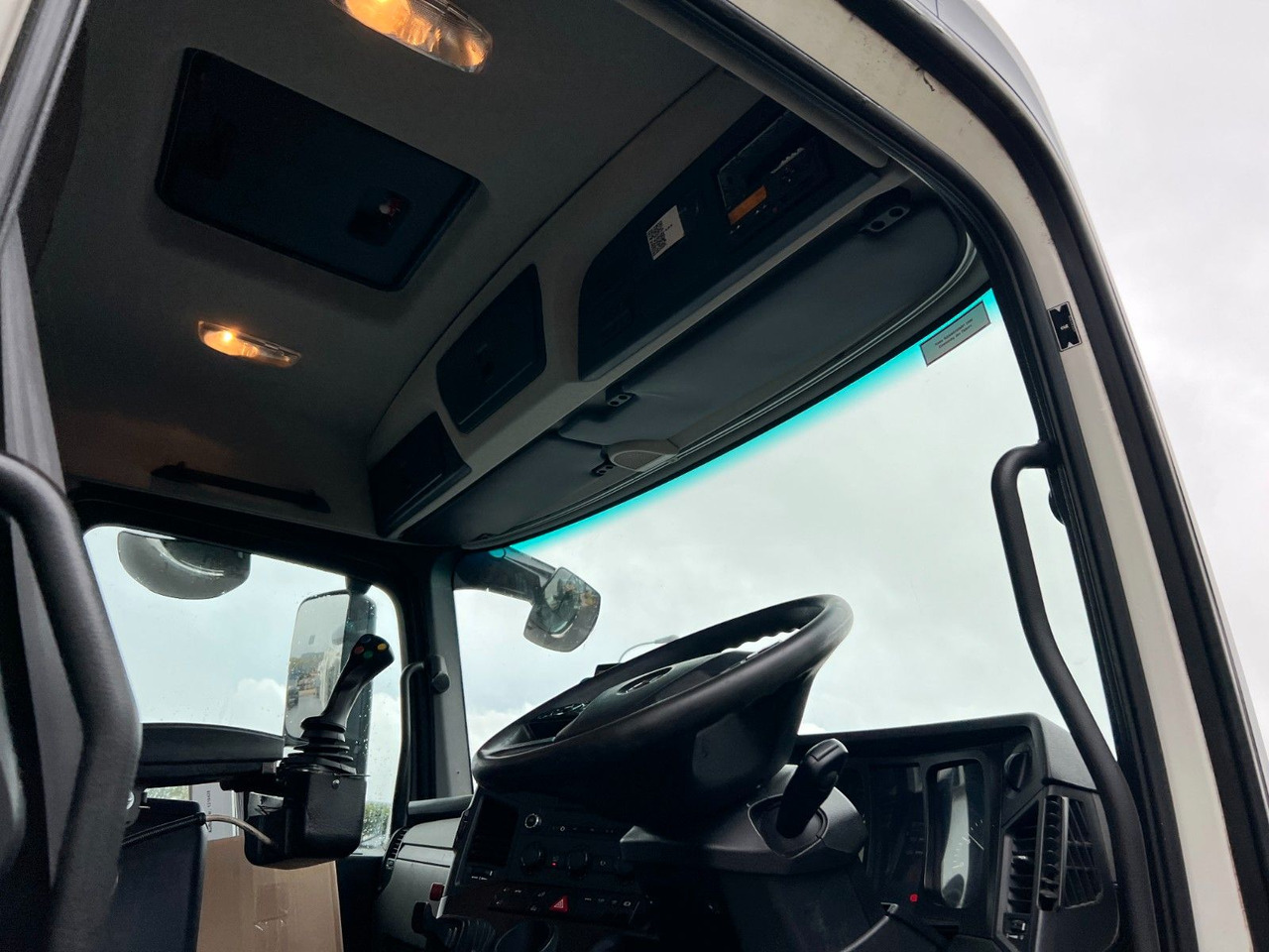 Camión de basura Mercedes-Benz Antos 2533 6x2 Seitenlader Zoeller S LF 22 Mercedes-Benz Antos 2533 6x2 Seitenlader Zoeller S LF 22: foto 7 Camión de basura Mercedes-Benz Antos 2533 6x2 Seitenlader Zoeller S LF 22 Mercedes-Benz Antos 2533 6x2 Seitenlader Zoeller S LF 22: foto 7