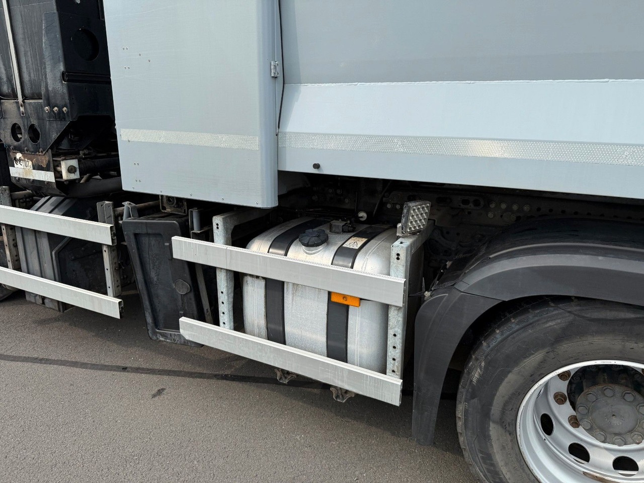Camión de basura Mercedes-Benz Antos 2533 Seitenlader Zoeller SLF XL: foto 6