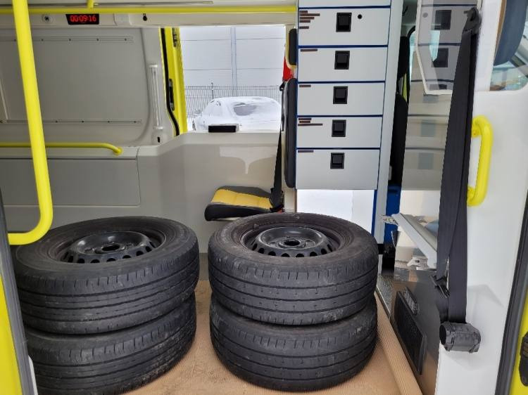 FORD TRANSIT 2,0TDI AMBULANCE KLIMA 4.2018 EURO 6, 3 UNITS - Ambulancia: foto 5 FORD TRANSIT 2,0TDI AMBULANCE KLIMA 4.2018 EURO 6, 3 UNITS - Ambulancia: foto 5