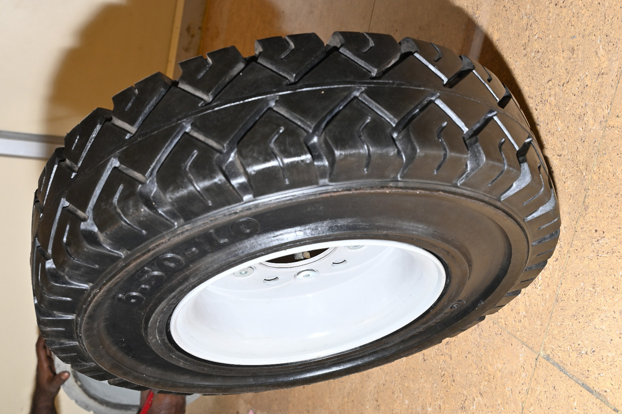 EuroSolid 6.00-9 - Neumático para Tractor de equipaje: foto 3 EuroSolid 6.00-9 - Neumático para Tractor de equipaje: foto 3