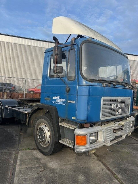 MAN 12.232 18.232 - Cabeza tractora: foto 2 MAN 12.232 18.232 - Cabeza tractora: foto 2
