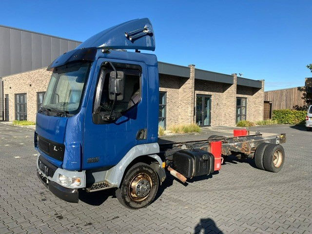 DAF LF 220 FA45.220 LF - Camión chasis: foto 1 DAF LF 220 FA45.220 LF - Camión chasis: foto 1