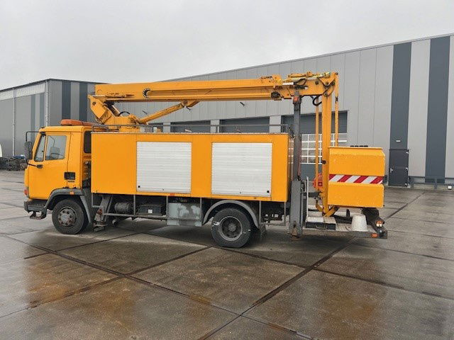 DAF LF 45 FA45.150 - Camión con plataforma elevadora: foto 4 DAF LF 45 FA45.150 - Camión con plataforma elevadora: foto 4