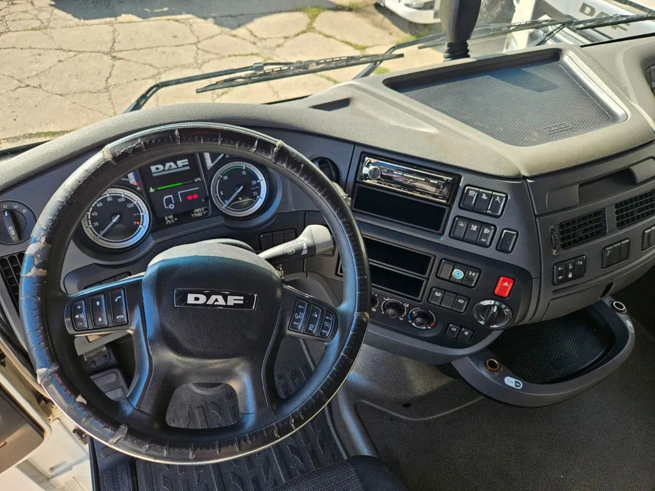 Cabeza tractora DAF XF 460 SSC Retarder Standklima: foto 9 Cabeza tractora DAF XF 460 SSC Retarder Standklima: foto 9