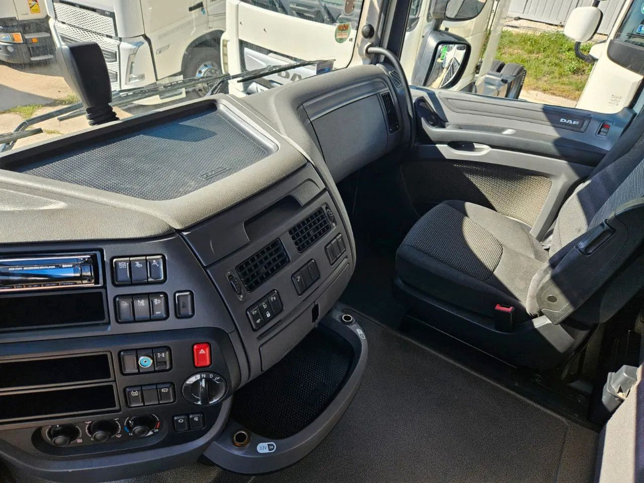 Cabeza tractora DAF XF 460 SSC Retarder Standklima: foto 10 Cabeza tractora DAF XF 460 SSC Retarder Standklima: foto 10