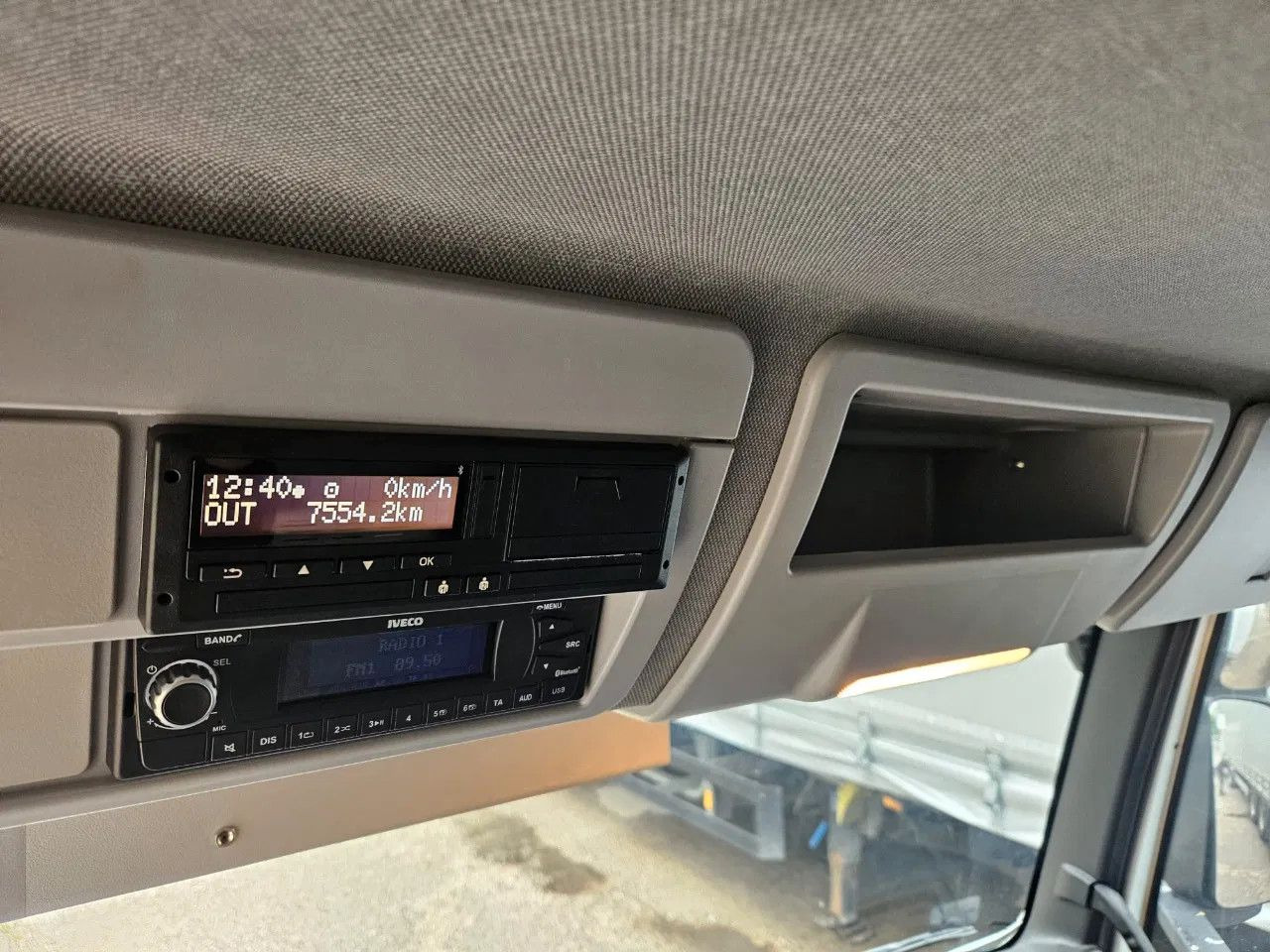 Camión caja cerrada Iveco EuroCargo 120 - 210 BOX 12t Only 7554 km: foto 12