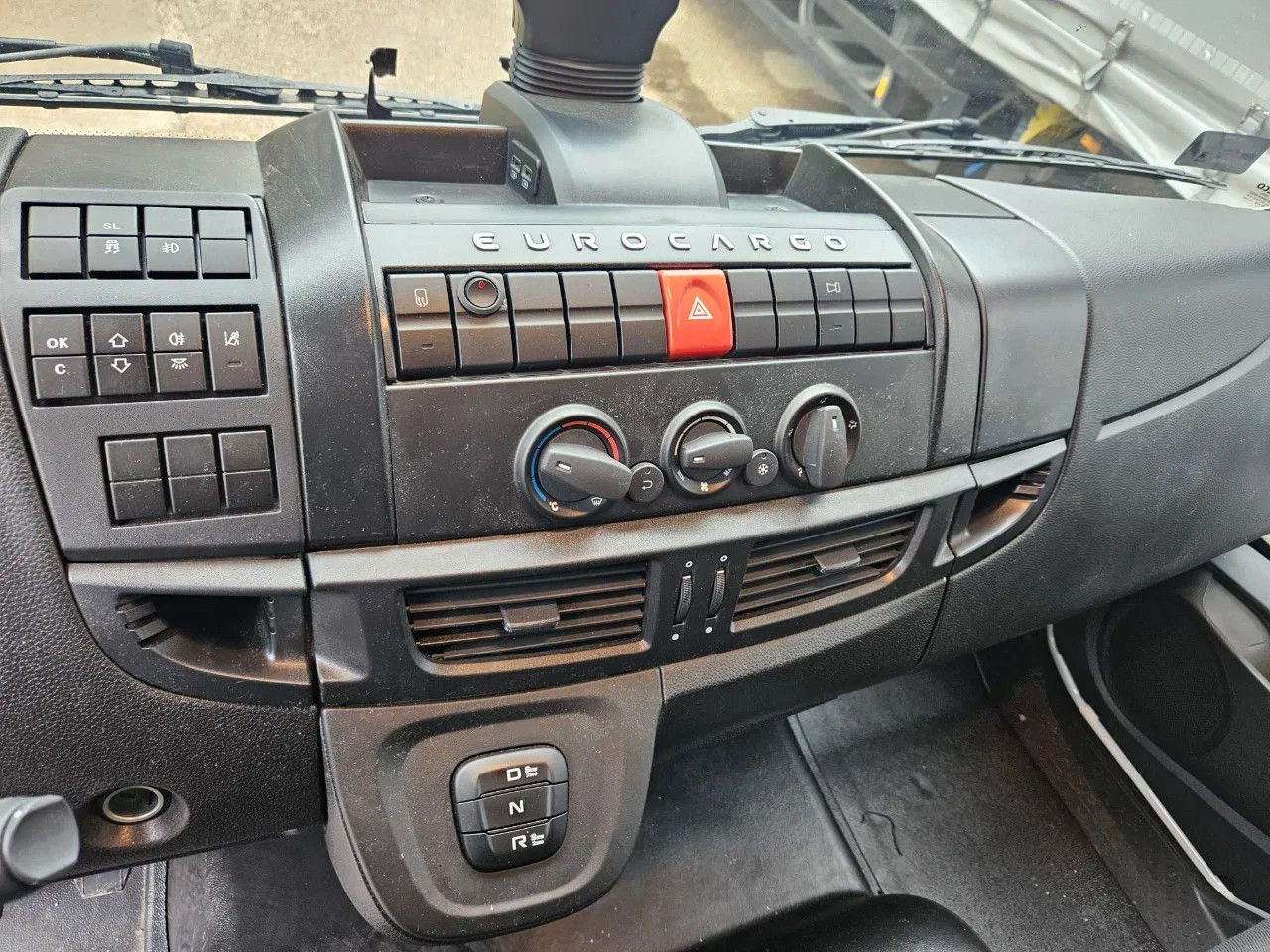 Camión caja cerrada Iveco EuroCargo 120 - 210 BOX 12t Only 7554 km: foto 14