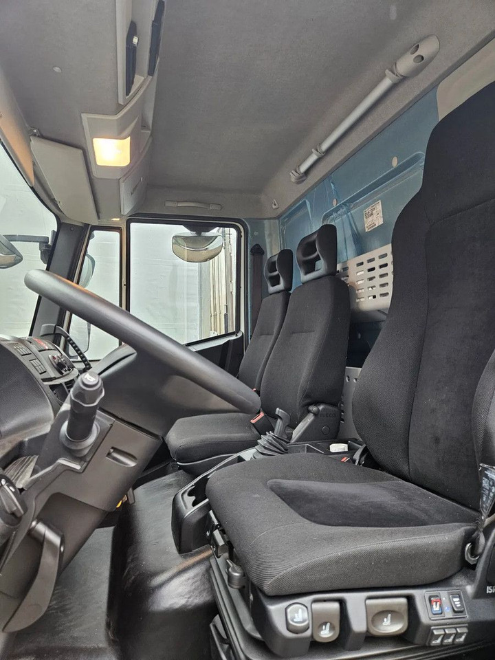Camión caja cerrada Iveco EuroCargo 120 - 210 BOX 12t Only 7554 km: foto 9