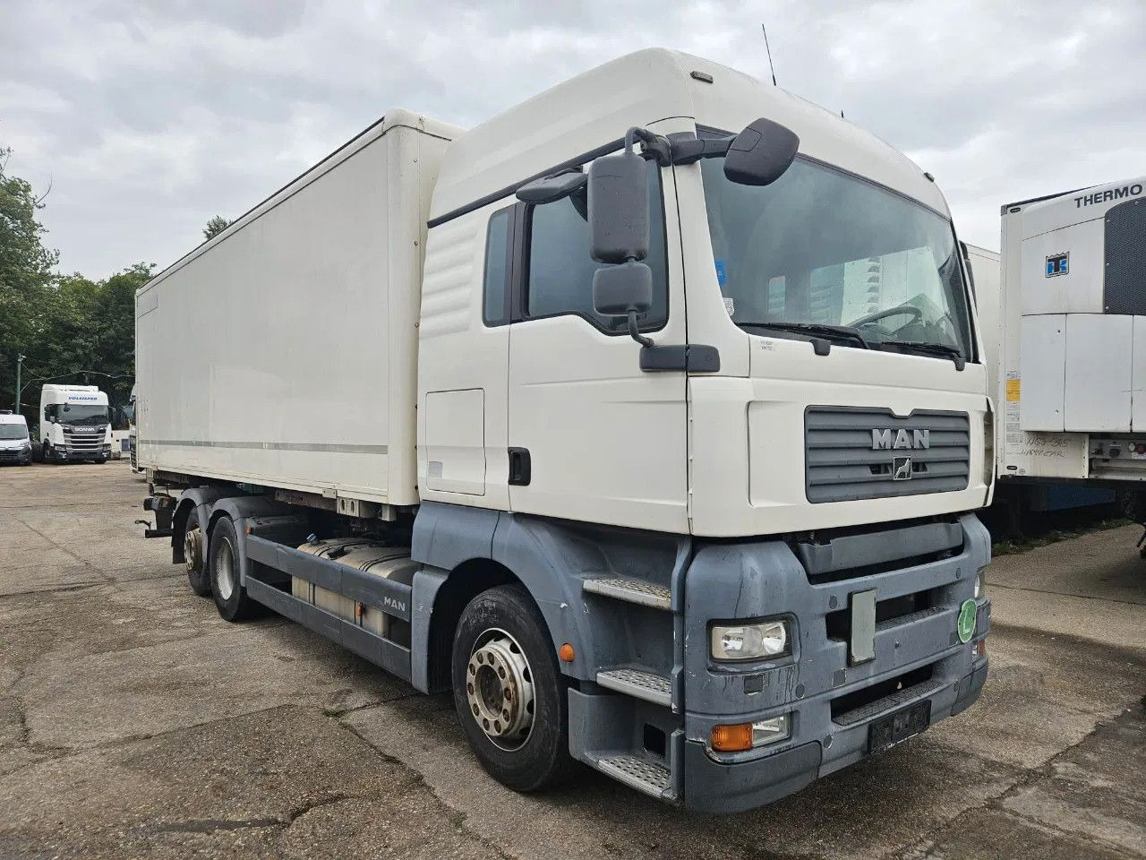 MAN TGA 26.400 BDF Tail Lift Euro5, New Smart2 Tacho - Camión portacontenedore/ Intercambiable: foto 2 MAN TGA 26.400 BDF Tail Lift Euro5, New Smart2 Tacho - Camión portacontenedore/ Intercambiable: foto 2