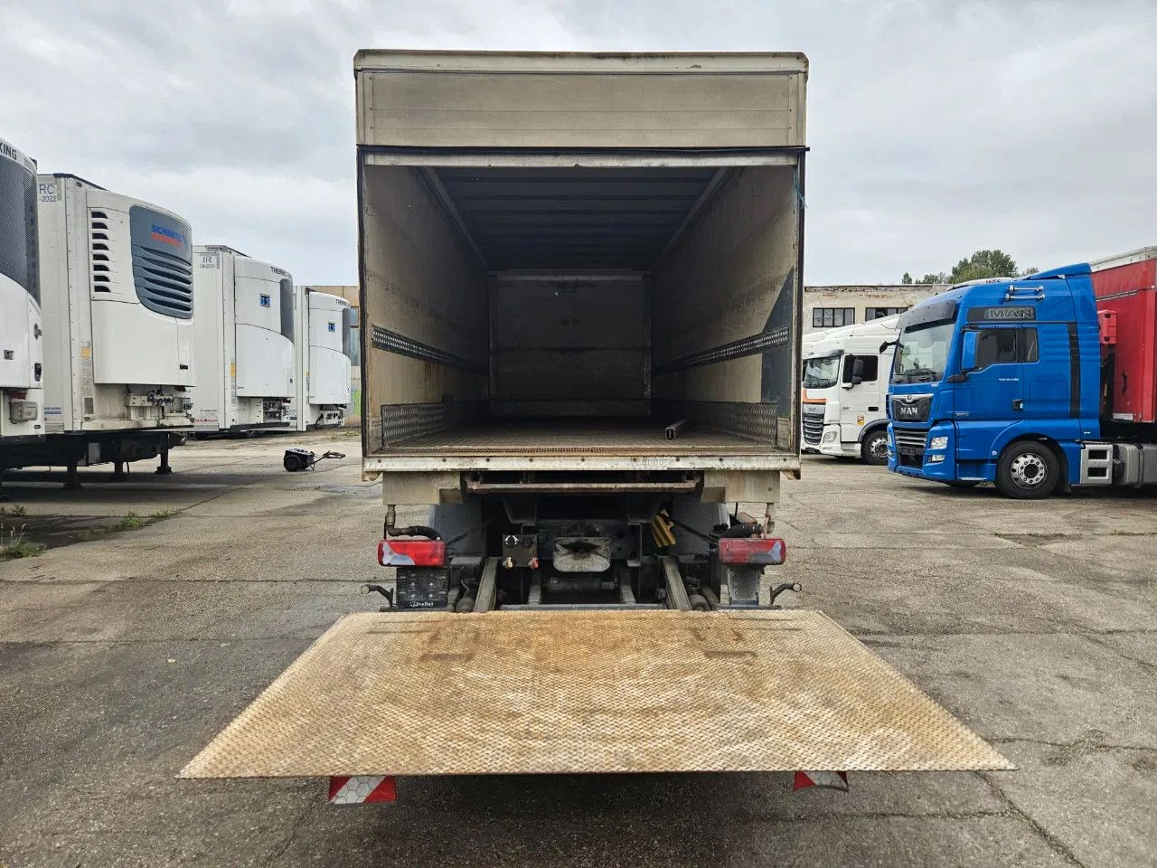 MAN TGA 26.400 BDF Tail Lift Euro5, New Smart2 Tacho - Camión portacontenedore/ Intercambiable: foto 5 MAN TGA 26.400 BDF Tail Lift Euro5, New Smart2 Tacho - Camión portacontenedore/ Intercambiable: foto 5