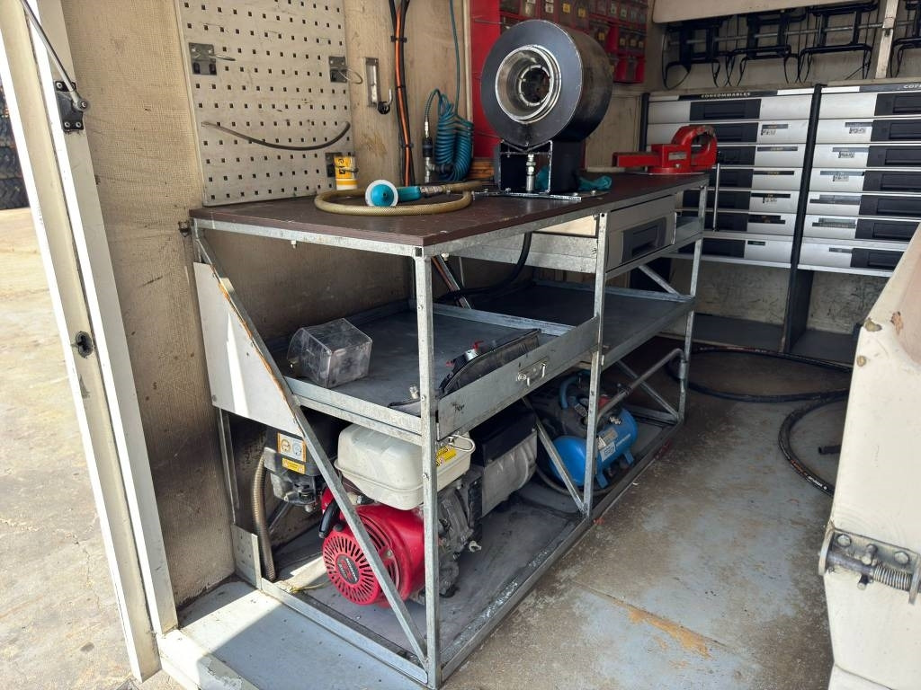 Maquinaria de construcción Mercedes-Benz Sprinter 2.2 Ambulance: foto 15 Maquinaria de construcción Mercedes-Benz Sprinter 2.2 Ambulance: foto 15