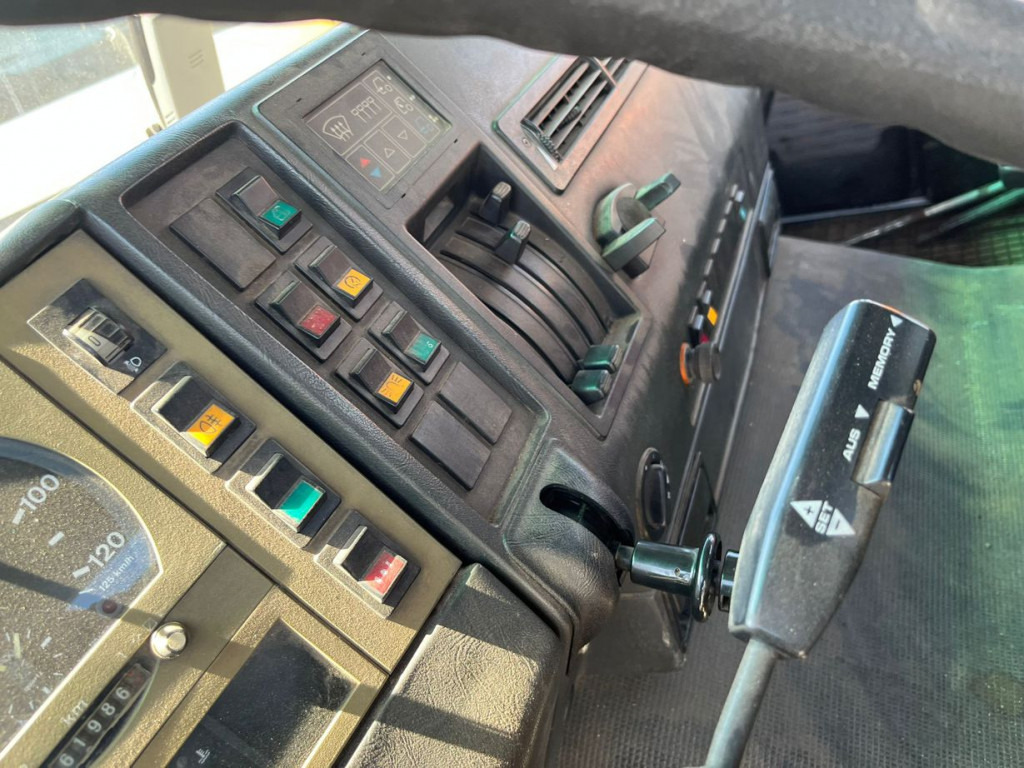 Camión multibasculante, Camión grúa MAN F2000 27.342 6x4 Abrollkipper mit Kran: foto 9 Camión multibasculante, Camión grúa MAN F2000 27.342 6x4 Abrollkipper mit Kran: foto 9