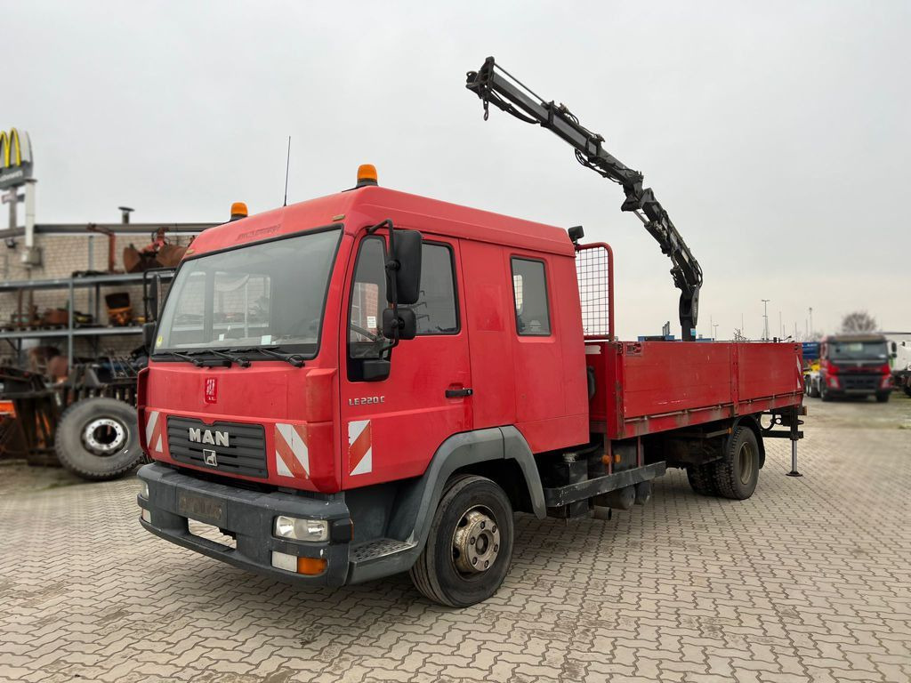 MAN LE 12.225 LC Pritsche Heckkran 6 Zylinder Doka T - Camión grúa, Camión caja abierta: foto 5 MAN LE 12.225 LC Pritsche Heckkran 6 Zylinder Doka T - Camión grúa, Camión caja abierta: foto 5