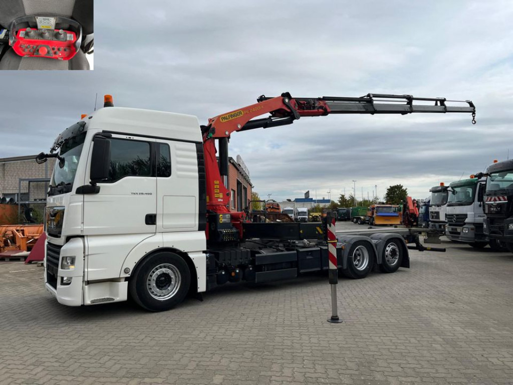 Camión caja abierta, Camión grúa MAN TG-X 26.460 6x2-2 BL Pritsche Kran PK 24.001 Funk Lenk: foto 9 Camión caja abierta, Camión grúa MAN TG-X 26.460 6x2-2 BL Pritsche Kran PK 24.001 Funk Lenk: foto 9