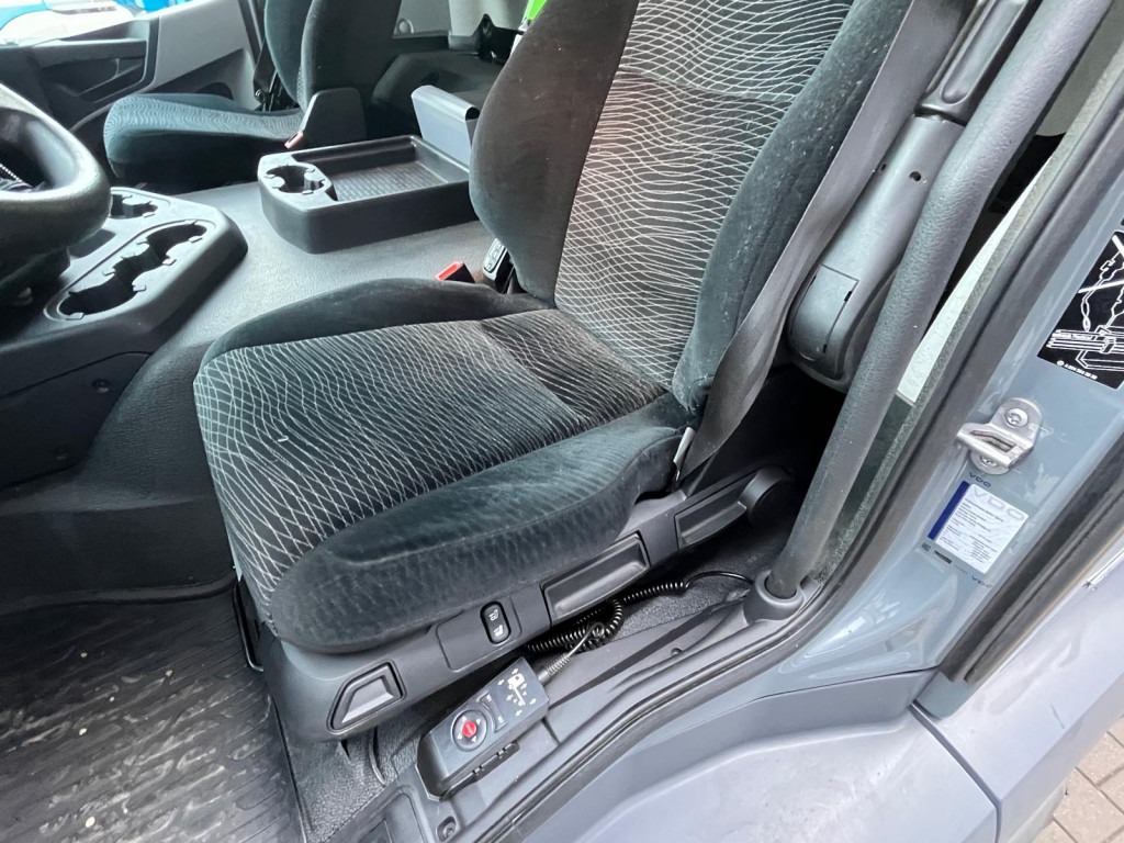 MERCEDES-BENZ Antos 1830 L nR 4x2 Standardkoffer LBW LBW 2to+Funk - Camión caja cerrada: foto 5 MERCEDES-BENZ Antos 1830 L nR 4x2 Standardkoffer LBW LBW 2to+Funk - Camión caja cerrada: foto 5