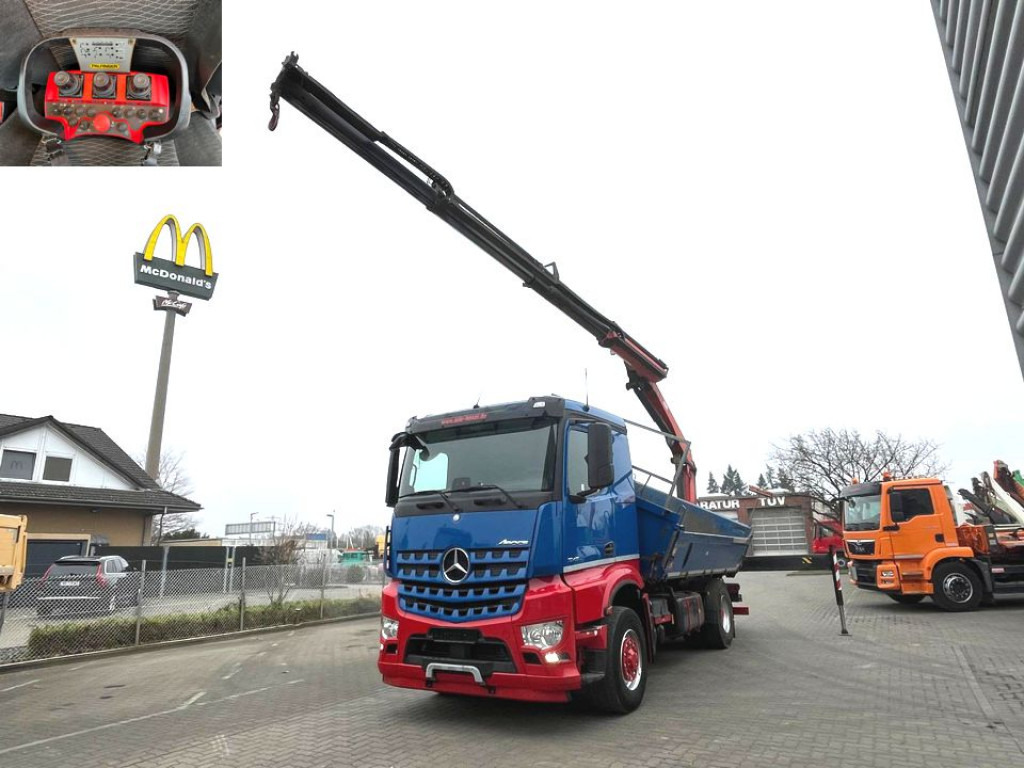 MERCEDES-BENZ Arocs 1845 4x4 HAD 2-Achs Allradkipper Heckkran Funk - Camión volquete, Camión grúa: foto 1 MERCEDES-BENZ Arocs 1845 4x4 HAD 2-Achs Allradkipper Heckkran Funk - Camión volquete, Camión grúa: foto 1