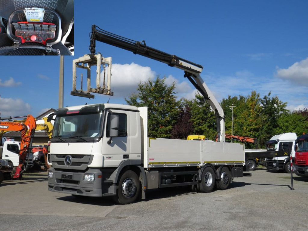Mercedes-Benz Actros 2541 L6x2 Pritsche Heckkran Funk - Camión grúa, Camión caja abierta: foto 1 Mercedes-Benz Actros 2541 L6x2 Pritsche Heckkran Funk - Camión grúa, Camión caja abierta: foto 1