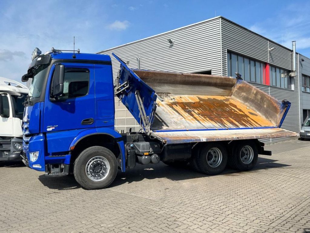 Mercedes-Benz Arocs 2642 6x4 3-Achs Kipper Bordmatik nur 163TK - Camión volquete: foto 3 Mercedes-Benz Arocs 2642 6x4 3-Achs Kipper Bordmatik nur 163TK - Camión volquete: foto 3
