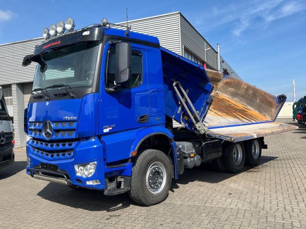 Mercedes-Benz Arocs 2642 6x4 3-Achs Kipper Bordmatik nur 163TK - Camión volquete: foto 1 Mercedes-Benz Arocs 2642 6x4 3-Achs Kipper Bordmatik nur 163TK - Camión volquete: foto 1