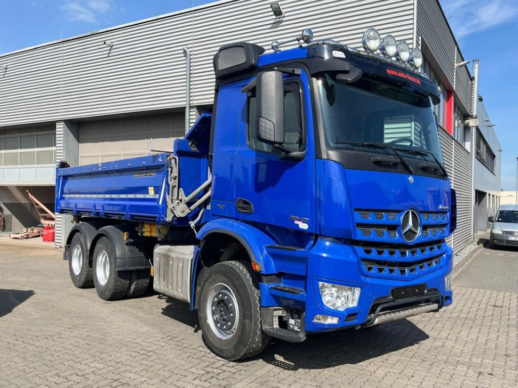 Mercedes-Benz Arocs 2642 6x4 3-Achs Kipper Bordmatik nur 163TK - Camión volquete: foto 2 Mercedes-Benz Arocs 2642 6x4 3-Achs Kipper Bordmatik nur 163TK - Camión volquete: foto 2