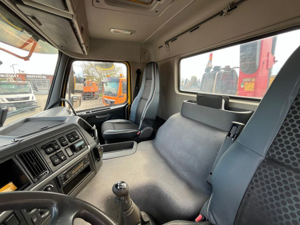 VOLVO (S) Truck FM 330 4x4 Pritsche Kran Singelreifen Funkfernbedienung - Camión caja abierta, Camión grúa: foto 2 VOLVO (S) Truck FM 330 4x4 Pritsche Kran Singelreifen Funkfernbedienung - Camión caja abierta, Camión grúa: foto 2