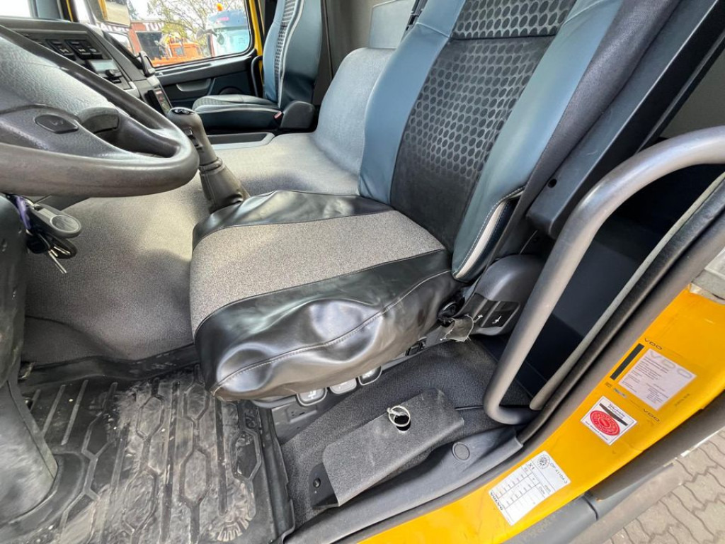 VOLVO (S) Truck FM 330 4x4 Pritsche Kran Singelreifen Funkfernbedienung - Camión caja abierta, Camión grúa: foto 3 VOLVO (S) Truck FM 330 4x4 Pritsche Kran Singelreifen Funkfernbedienung - Camión caja abierta, Camión grúa: foto 3