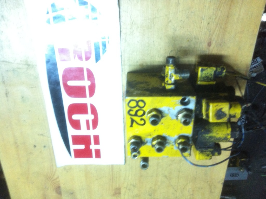 COMATROL 89 01 611 19 + CEWKI 27VDC 26W - Válvula hidráulica para Maquinaria de construcción: foto 1 COMATROL 89 01 611 19 + CEWKI 27VDC 26W - Válvula hidráulica para Maquinaria de construcción: foto 1