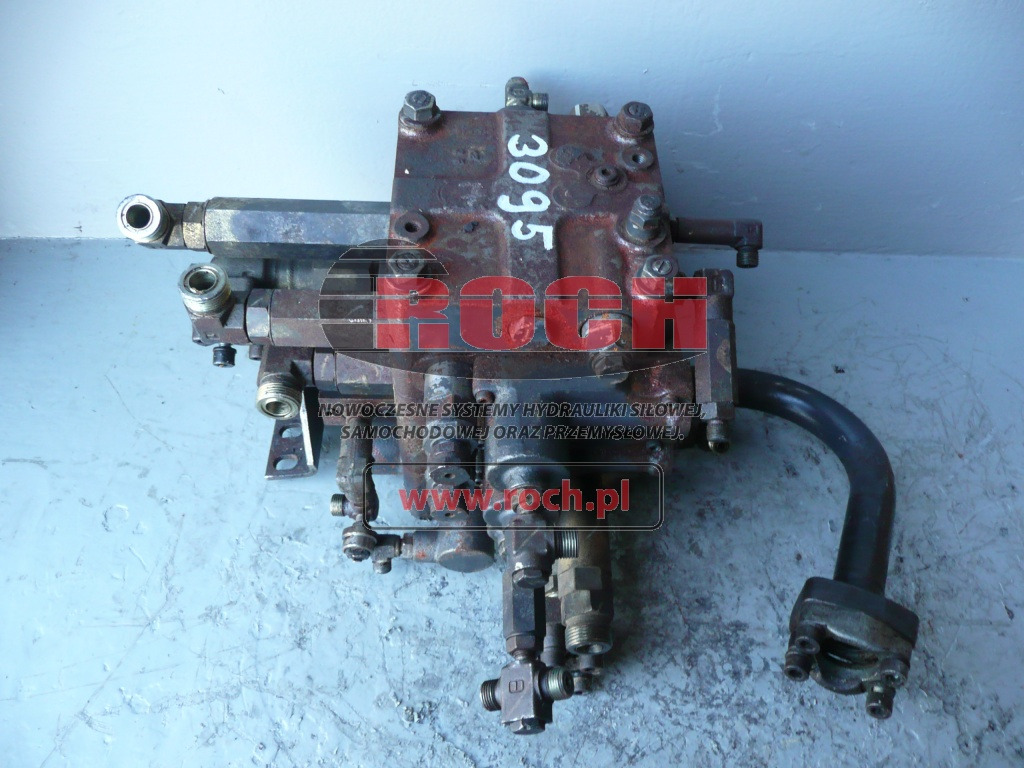 KOMATSU - 3 SEKCYJNY - Válvula hidráulica: foto 2 KOMATSU - 3 SEKCYJNY - Válvula hidráulica: foto 2
