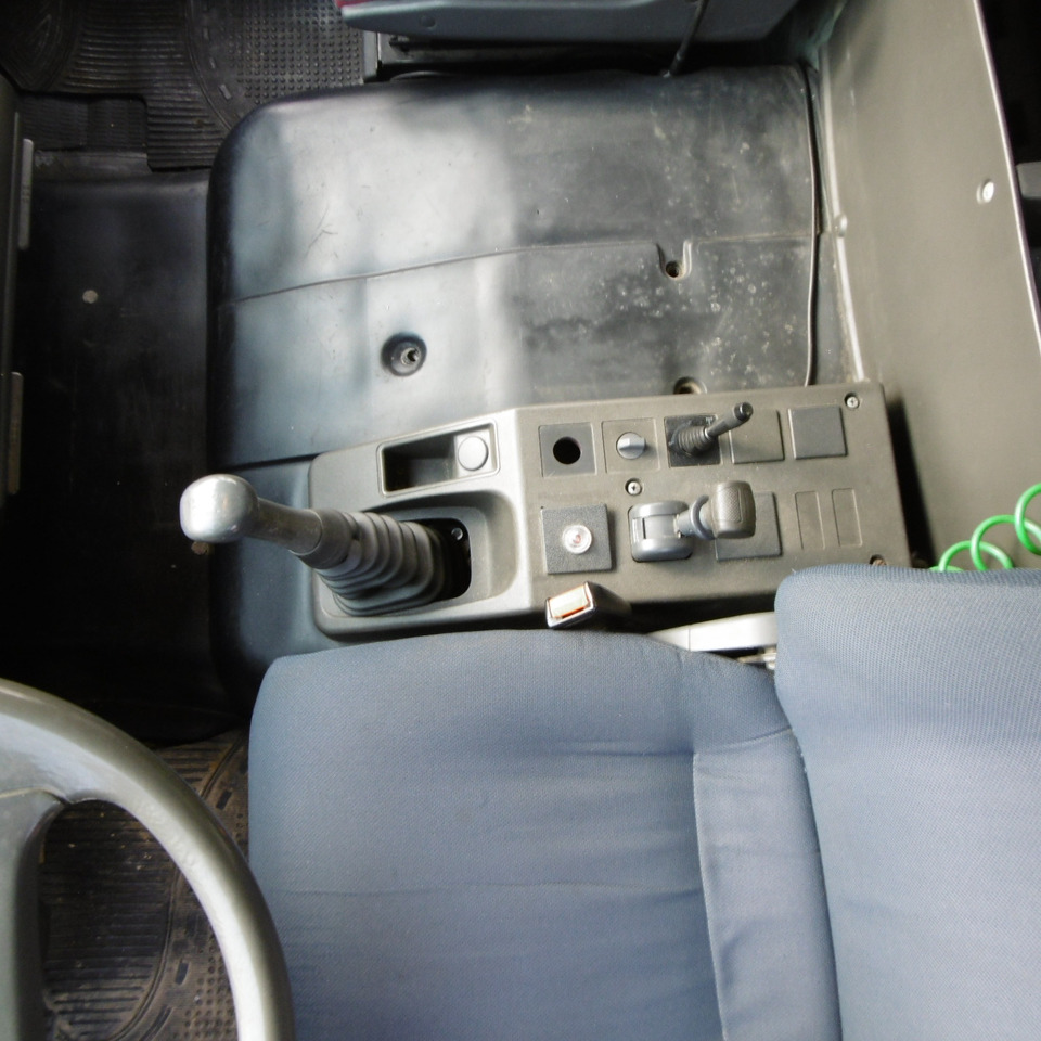 Camión cisterna para transporte de gas IVECO 130.24 LPG GAS Tank: foto 8