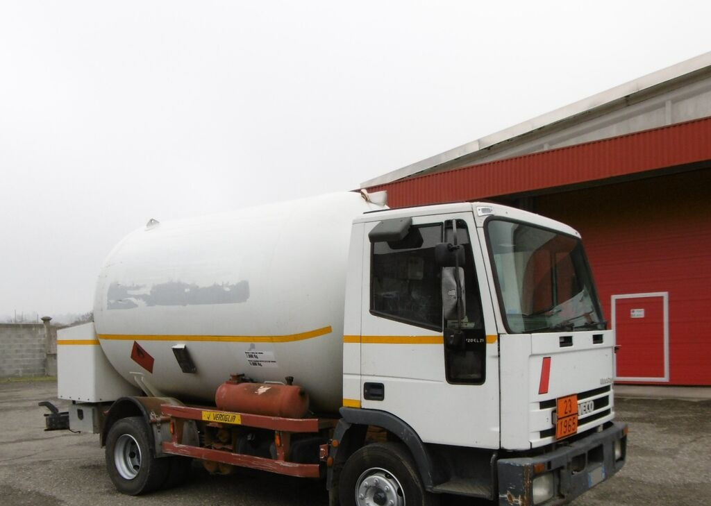 IVECO - Camión cisterna: foto 1 IVECO - Camión cisterna: foto 1