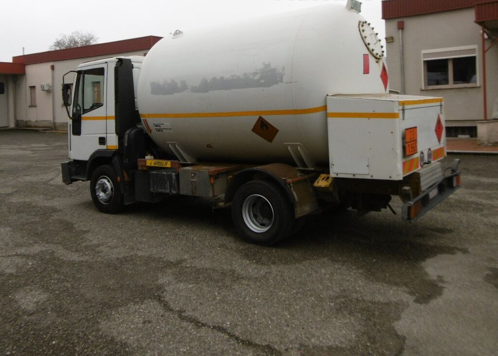 IVECO - Camión cisterna: foto 3 IVECO - Camión cisterna: foto 3