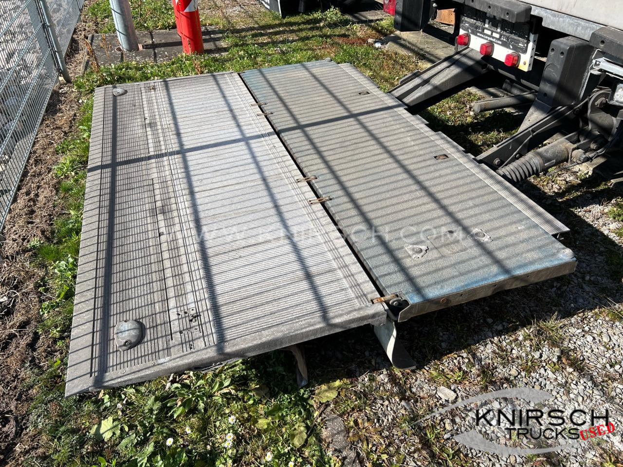 SCHMITZ SKO 24 Doppelstock, LBW 2000 kg, Liftachse - Semirremolque isotérmico: foto 5 SCHMITZ SKO 24 Doppelstock, LBW 2000 kg, Liftachse - Semirremolque isotérmico: foto 5