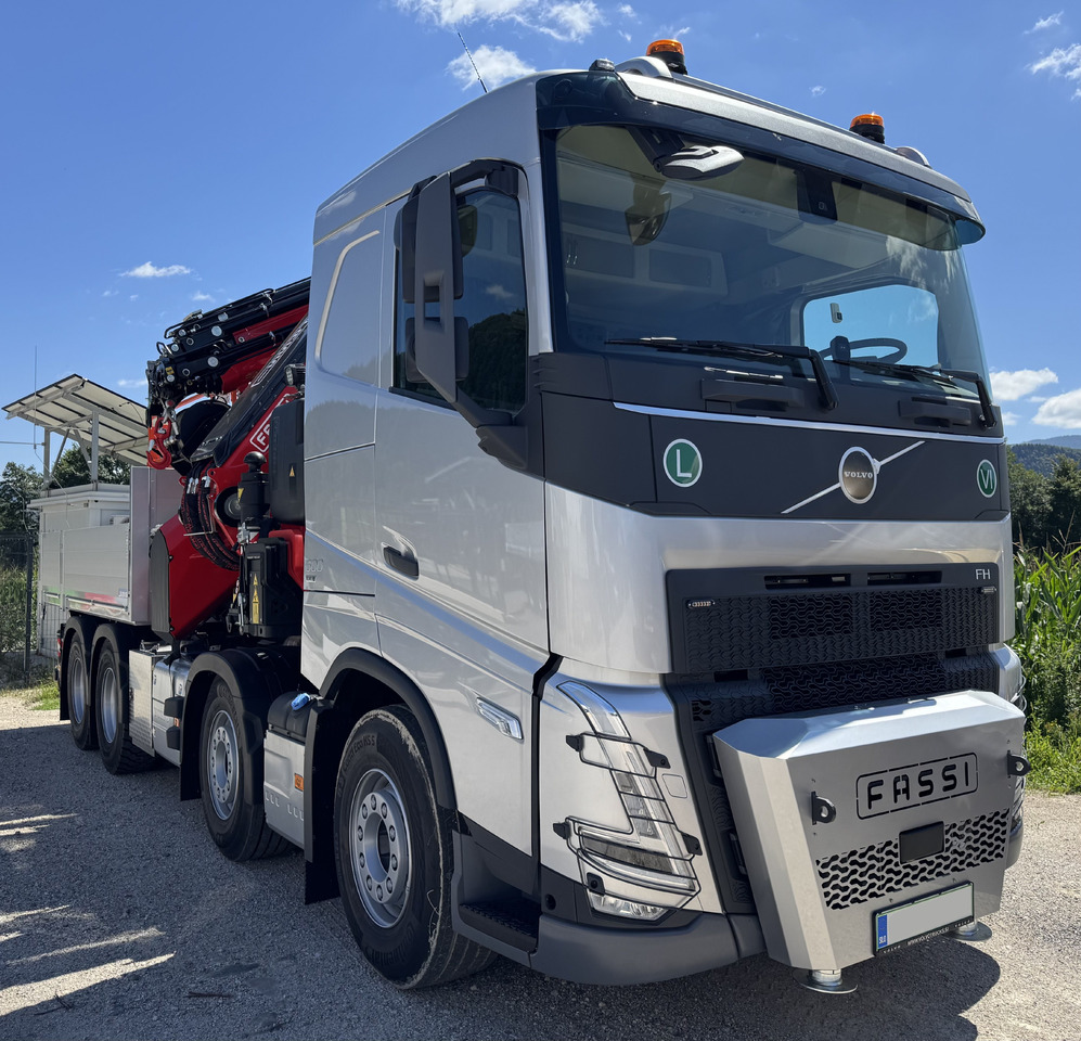 VOLVO Hiab Palfinger Fassi F1450-8 JIB-6 - Camión grúa: foto 1 VOLVO Hiab Palfinger Fassi F1450-8 JIB-6 - Camión grúa: foto 1