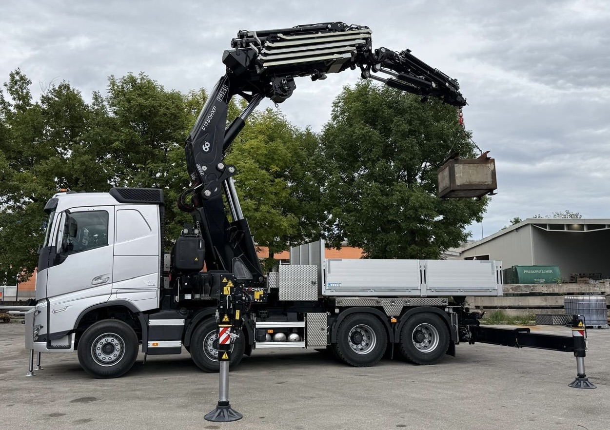 VOLVO Hiab Palfinger Fassi F1750-8 JIB-6 - Camión grúa: foto 1 VOLVO Hiab Palfinger Fassi F1750-8 JIB-6 - Camión grúa: foto 1