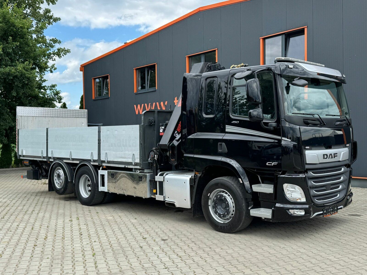 DAF CF 450 FAN 6x2 Pritsche mit Kran HIAB 188 E-6 - Camión caja abierta, Camión grúa: foto 1 DAF CF 450 FAN 6x2 Pritsche mit Kran HIAB 188 E-6 - Camión caja abierta, Camión grúa: foto 1