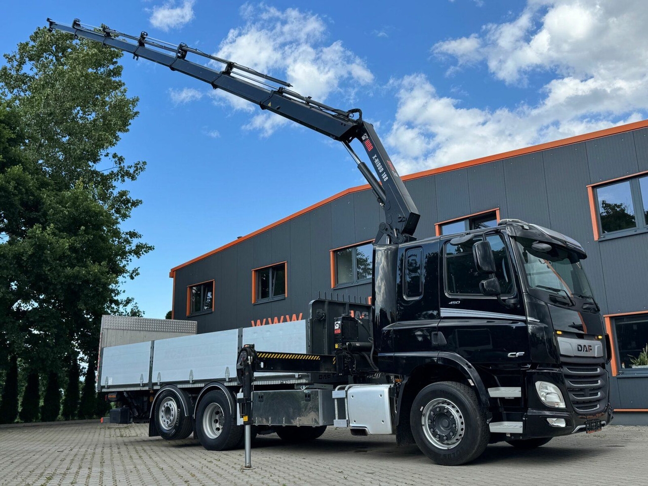 DAF CF 450 FAN 6x2 Pritsche mit Kran HIAB 188 E-6 - Camión grúa: foto 1 DAF CF 450 FAN 6x2 Pritsche mit Kran HIAB 188 E-6 - Camión grúa: foto 1