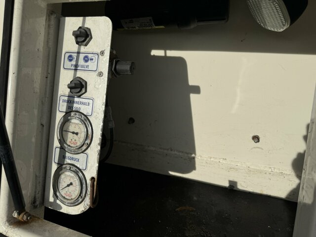 Feldbinder O.ME.P.S Silo Auflieger 27 m³ - Asche, Gülle - Semirremolque silo: foto 2 Feldbinder O.ME.P.S Silo Auflieger 27 m³ - Asche, Gülle - Semirremolque silo: foto 2