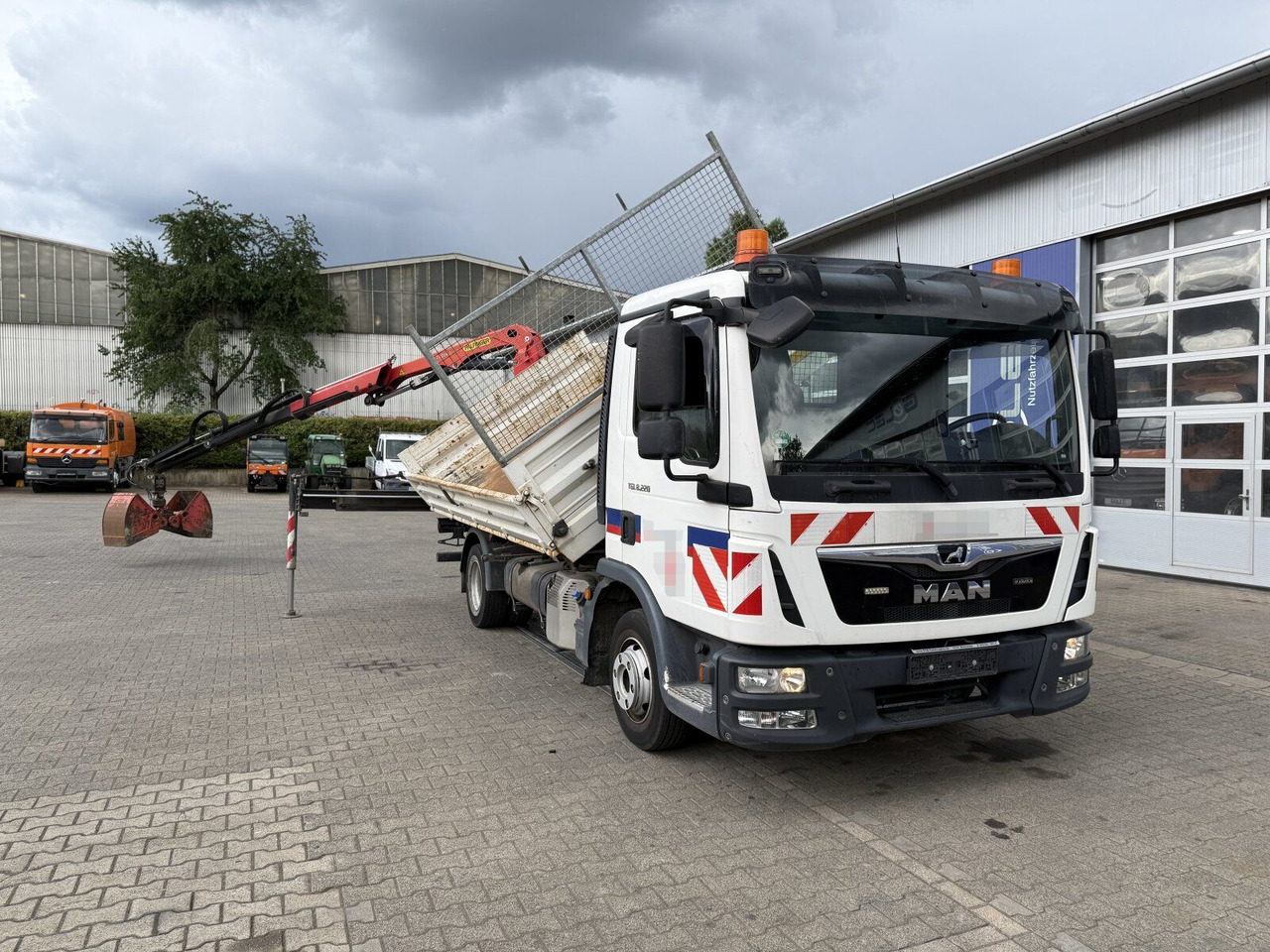 MAN TGL 8.220 4x2 Kipper Kran Palfinger 7.001-K A - Furgoneta basculante: foto 2 MAN TGL 8.220 4x2 Kipper Kran Palfinger 7.001-K A - Furgoneta basculante: foto 2