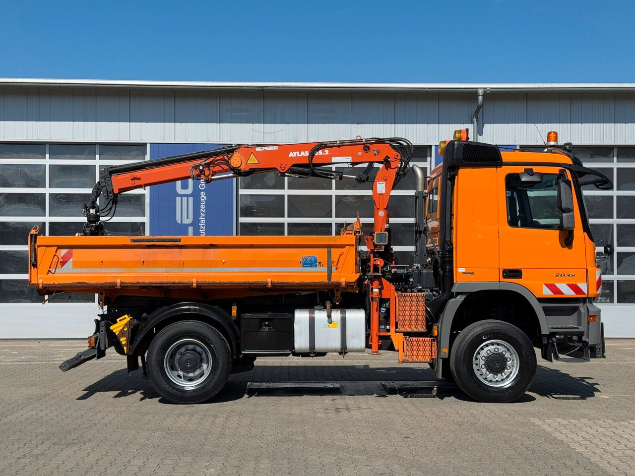 Mercedes-Benz ACTROS 2044 4x4 Kipper Kran ATLAS 65.2 A2L - Camión volquete, Camión grúa: foto 3 Mercedes-Benz ACTROS 2044 4x4 Kipper Kran ATLAS 65.2 A2L - Camión volquete, Camión grúa: foto 3