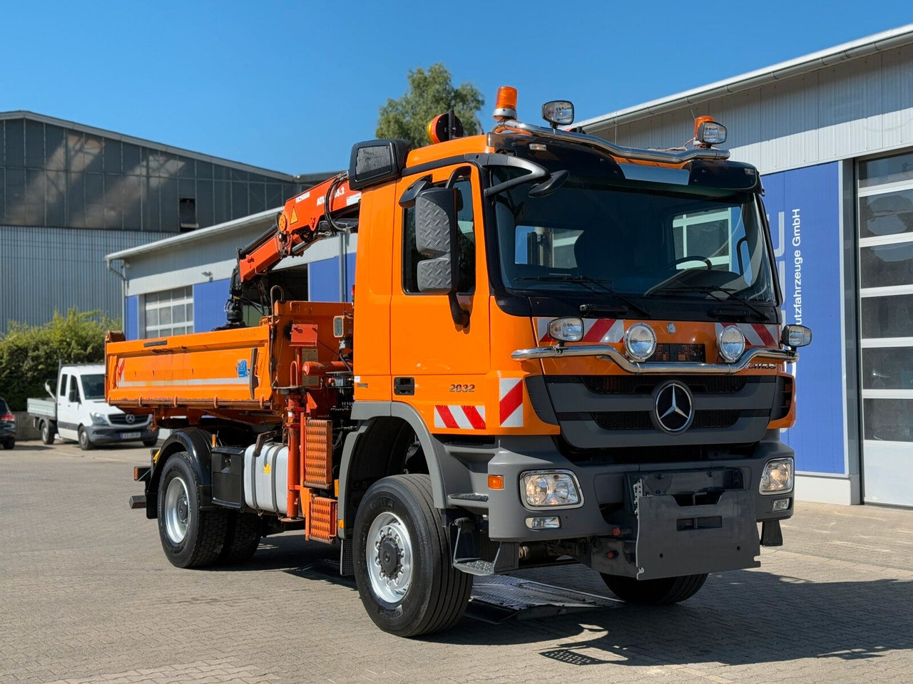 Mercedes-Benz ACTROS 2044 4x4 Kipper Kran ATLAS 65.2 A2L - Camión volquete, Camión grúa: foto 1 Mercedes-Benz ACTROS 2044 4x4 Kipper Kran ATLAS 65.2 A2L - Camión volquete, Camión grúa: foto 1